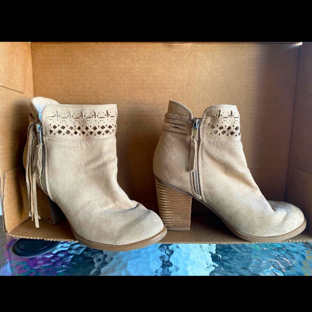 Womens Not Rated size 8 tan booties